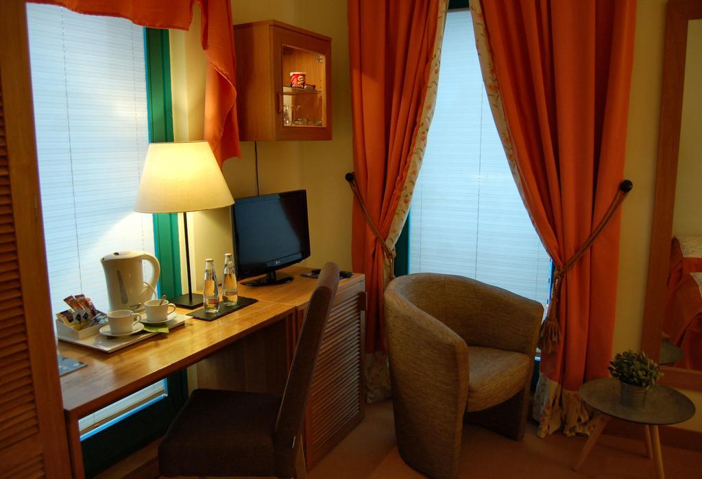 Hotel Albergo Hotel 4*